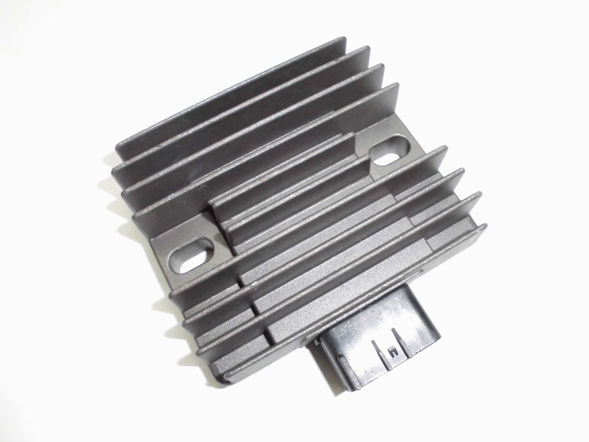Yamaha BT 1100 Bulldog 2002-2006 regulátor dobíjení - 6ti PIN