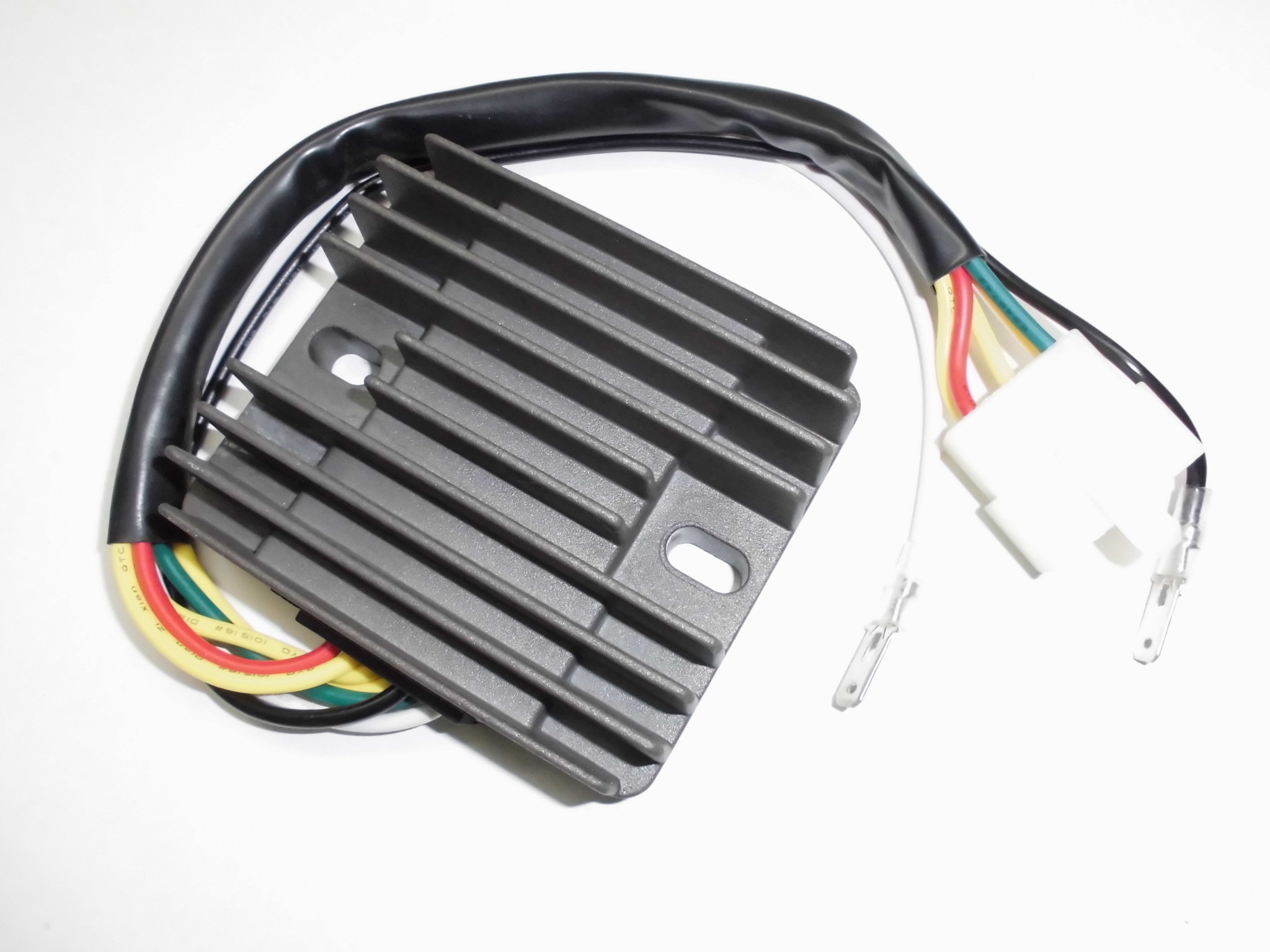 Yamaha XZ 550 Vizion 1982-1983 regulátor dobíjení